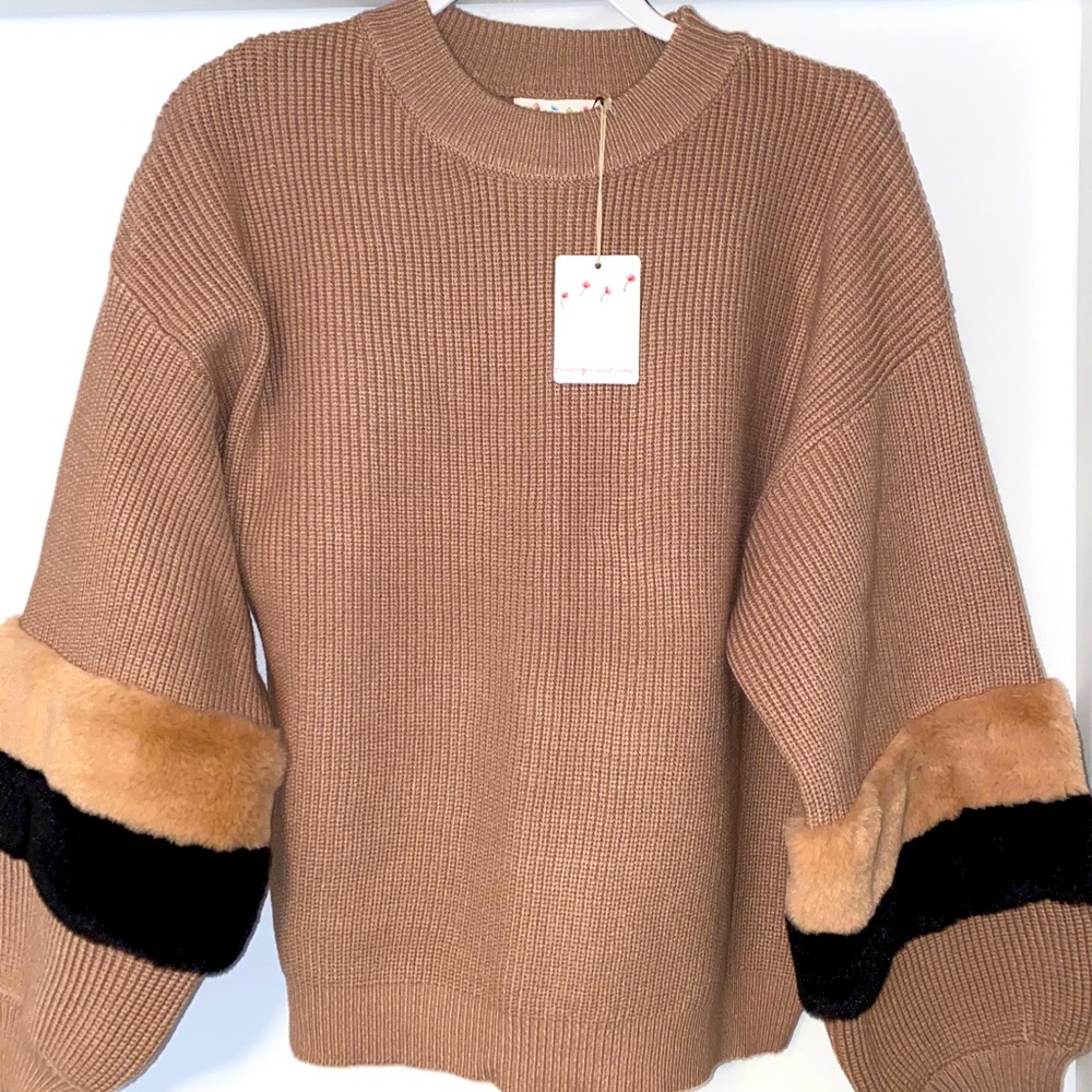 NWT Tan sweater with faux fur detailing S/M